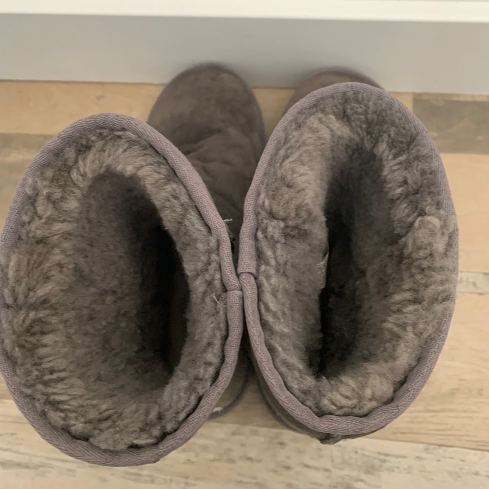 Used Brown UGGS - Picture 6 of 8